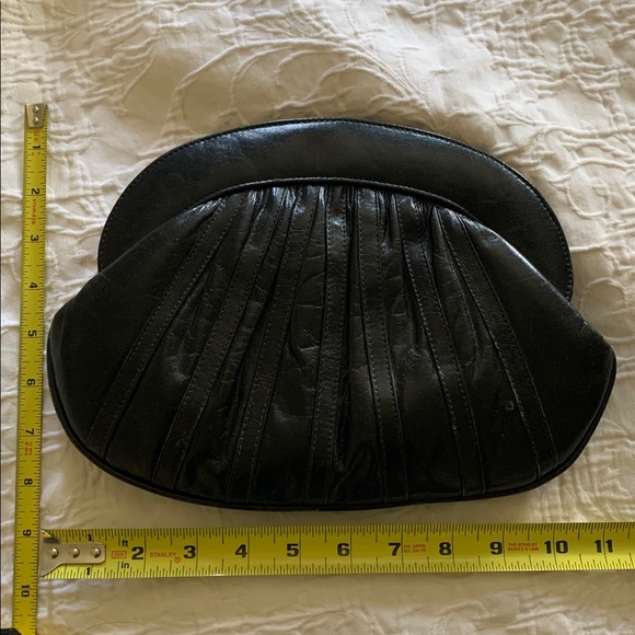 Classic Shell Clutch - Picture 7 of 7